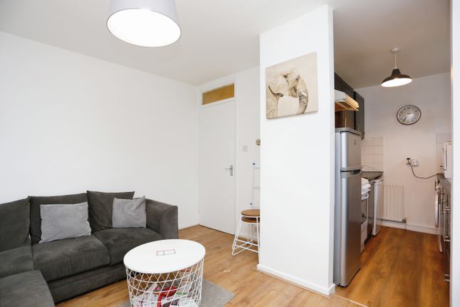 Flat for sale in 80 Burnt Ash Hill, Lee, London