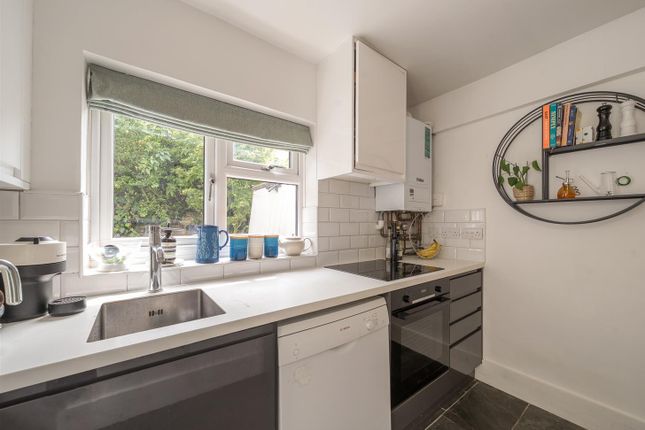 84A, Priory Park Road, London photo 2