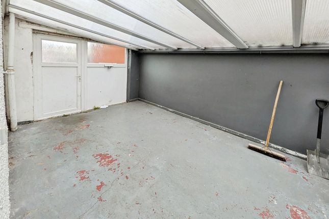13, Ellards Drive, West Midlands photo 2