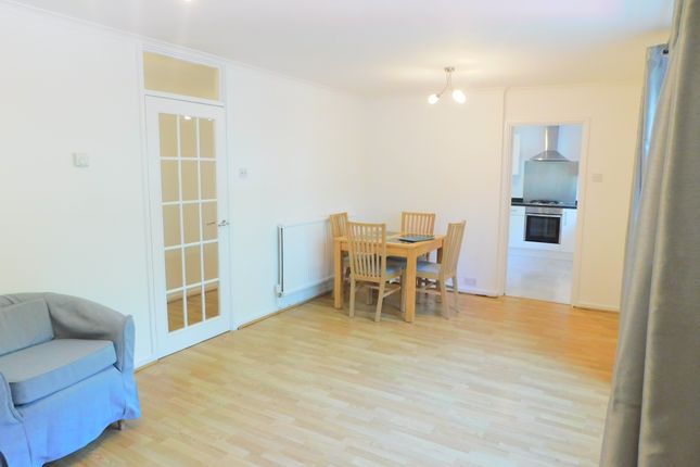Flat to rent in Riverbank, Laleham Road, Staines