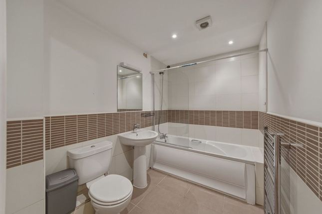Flat 12, The Atrium Waterfront Plaza, Nottingham photo 4