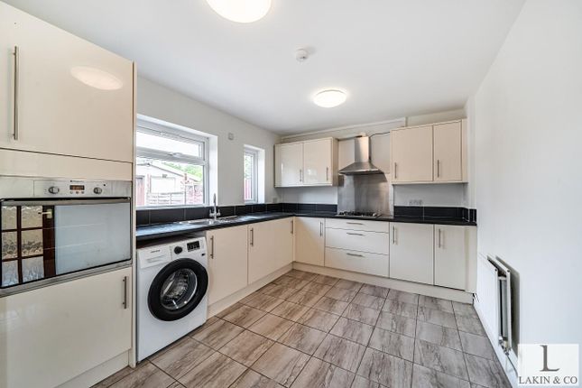 32, Church Close, Uxbridge photo 4