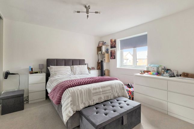 21, Severn Bore Close, Newnham-on-Severn photo 4