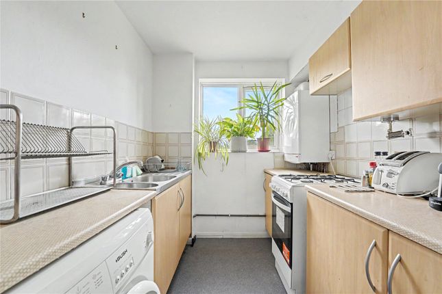 15, Caroline Close, London photo 4