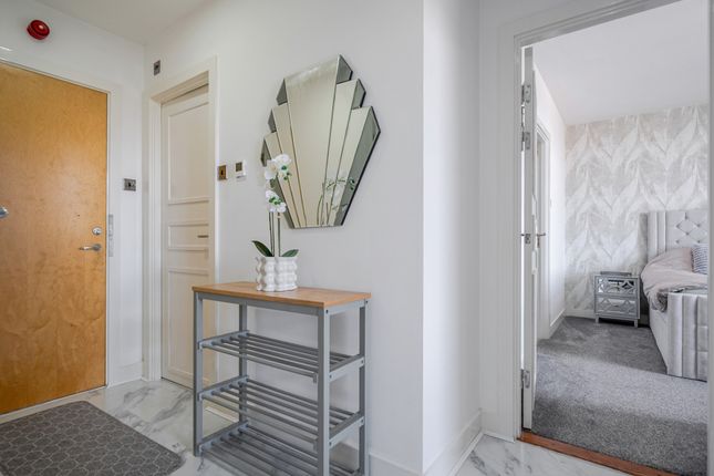 Flat 2107, City Heights, Manchester photo 3