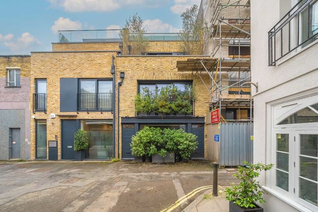 Flat for sale in King's Mews, London