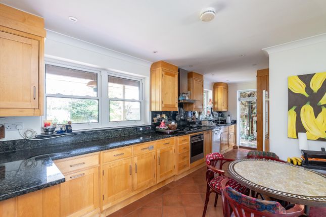 9, Peregrine Way, London photo 3