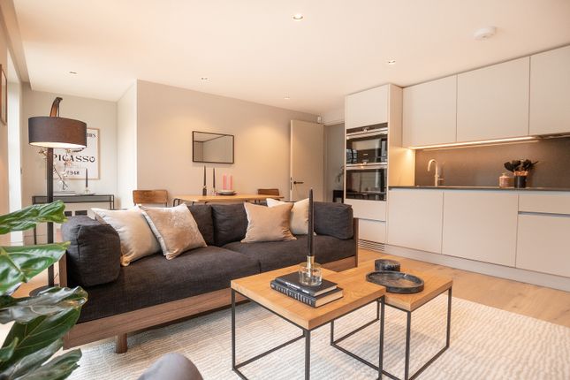 Flat to rent in Museum St, London