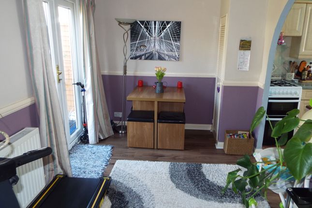 32, Basildon photo 4