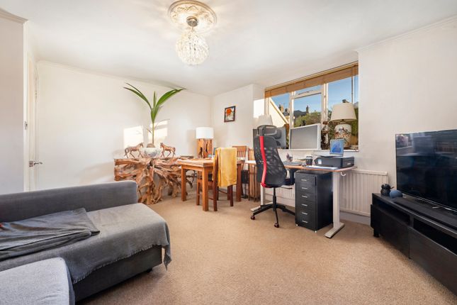 Flat for sale in Shooters Hill Road, Canary Wharf