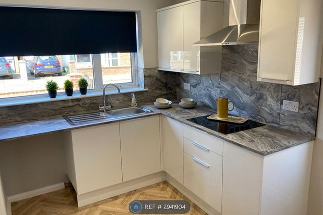 St Clements Road, North Hykeham, Lincoln photo 4