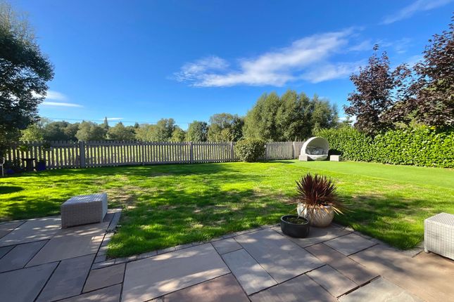 28 Meadowside, Stone photo 4