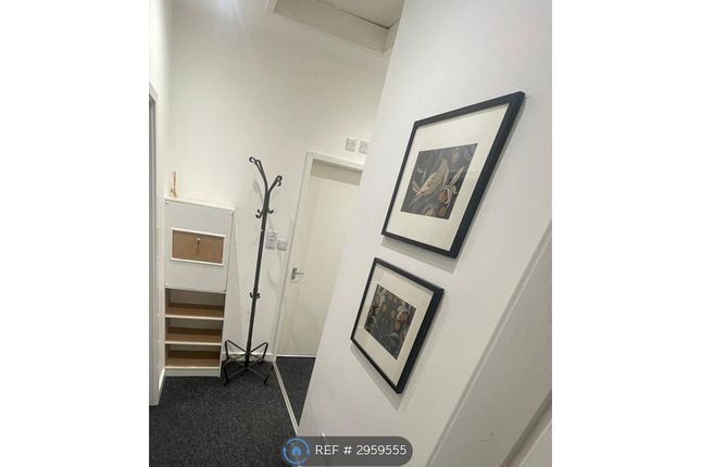 Flat  R, Farnley, Leeds photo 5