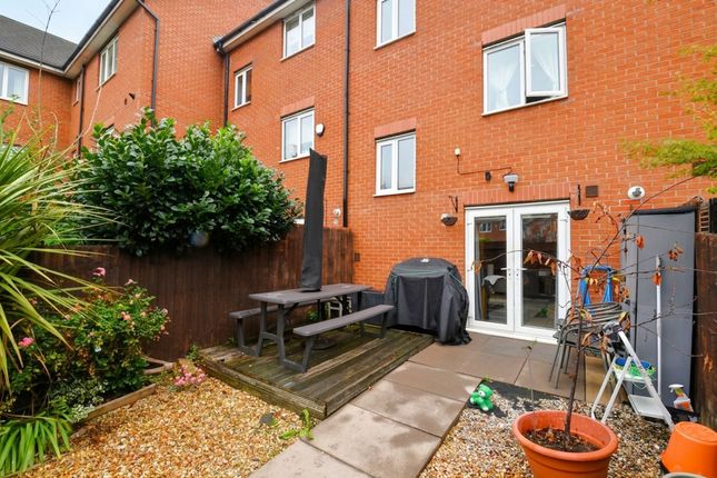 114 Nell Lane, Manchester photo 4