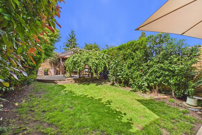 4 Rookery Court, Marlow photo 2