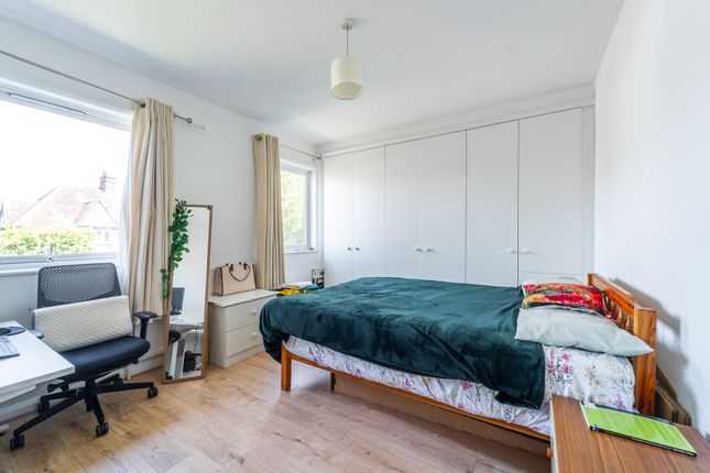 Whittington Court, 28, Aylmer Road, London photo 3