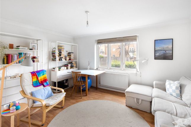Flat for sale in Buxhall Crescent, Homerton, London