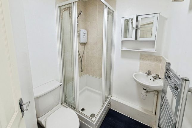 46, Gleneagles Drive, Wakefield photo 3