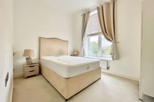 Flat 4,Ship Apartments,90, Hardinge Street, London photo 3