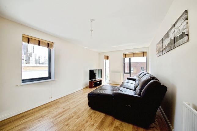 Flat 26, Harvil Court, 1, Mornington Close, London photo 4