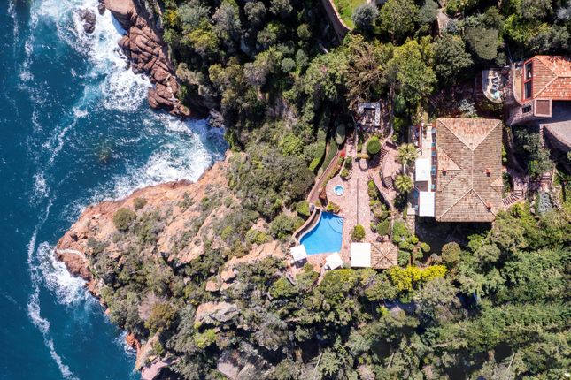 Villa for sale in Théoule-Sur-Mer, Alpes Maritimes, Provence-Alpes-Côte d`Azur, France