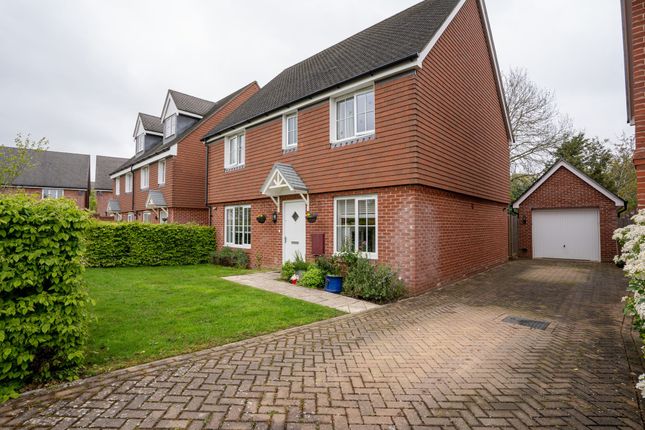 Detached house to rent in Langwood Drive, Horley