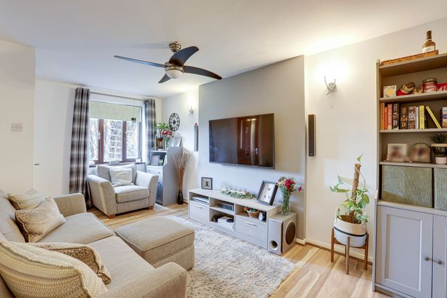 7 Tudor Close, Nottingham photo 3