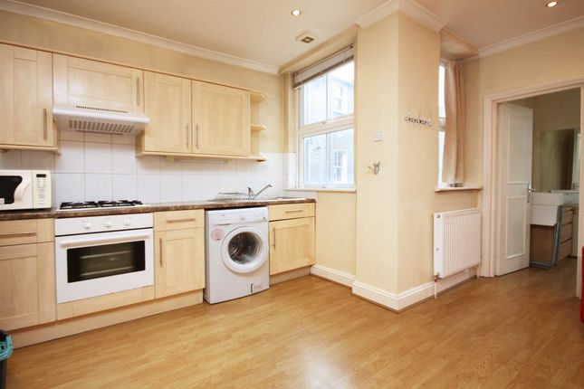 Flat to rent in Cato Road, London