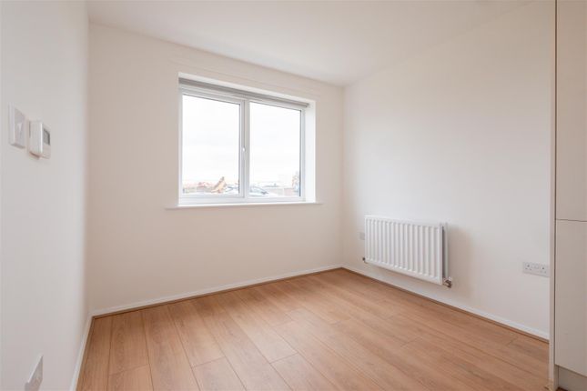 27, Watson Drive, Grimsby photo 3
