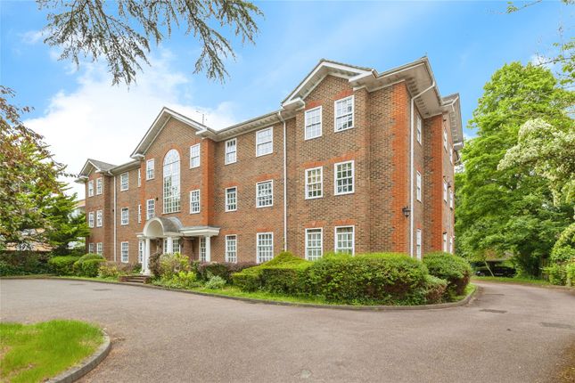 Thumbnail Flat for sale in Ray Park Avenue, Maidenhead, Berkshire