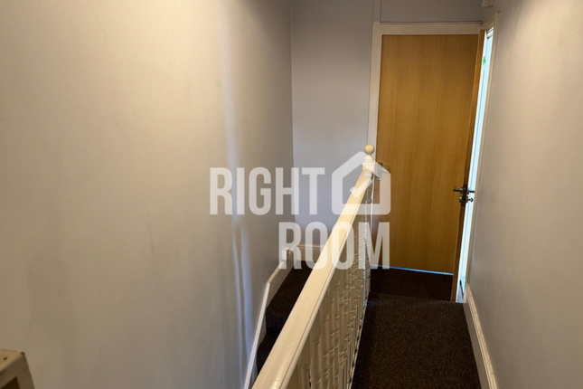 11 Highfield Lane, Southampton photo 2