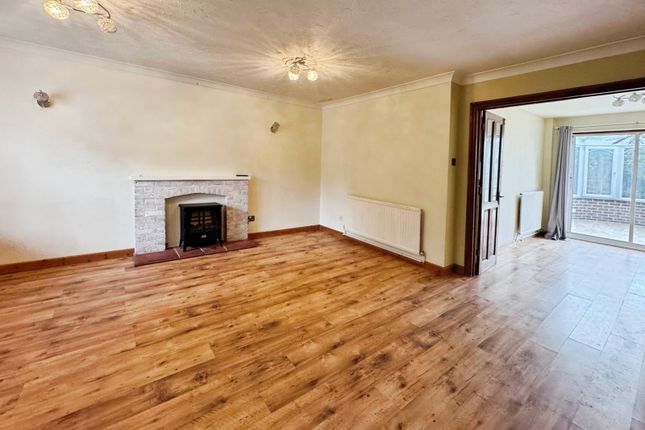 26, Larch Way, Hampshire photo 2