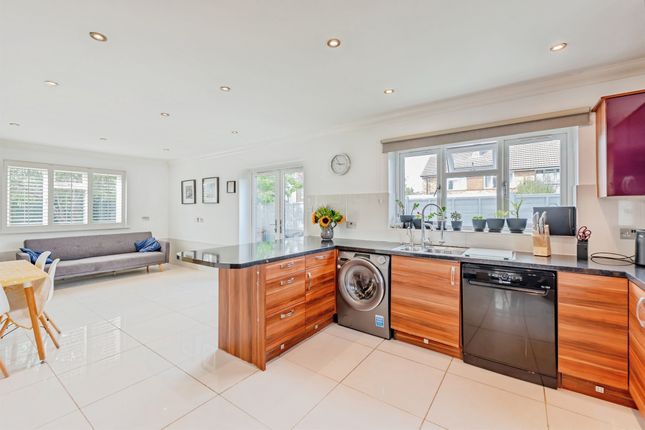 67, Emlyn Road, Redhill photo 4