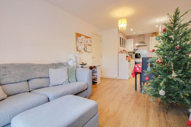 Flat for sale in Brook Mead, Basildon