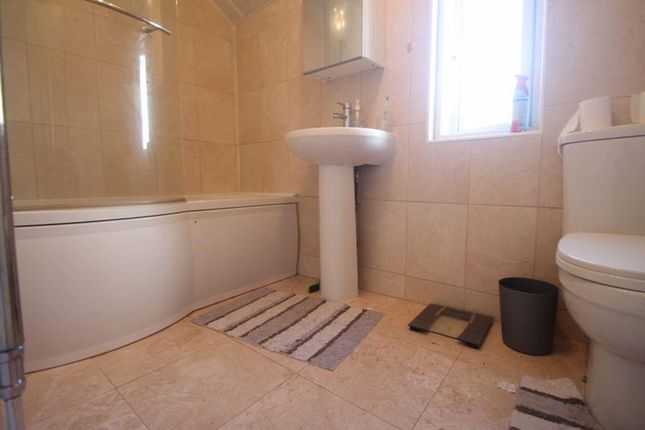 2 Tachbrook Road, Uxbridge photo 5