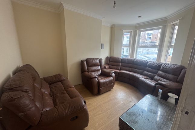 Lyndhurst Road, luton photo 2