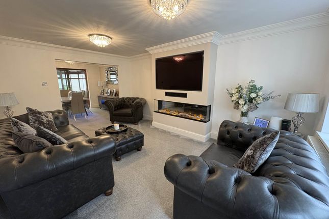 24, Birchwood, Oldham photo 4