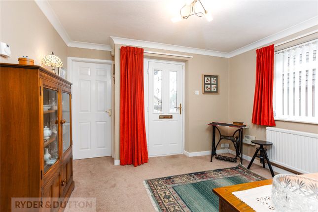 25, Thorpe Close, Saddleworth photo 4