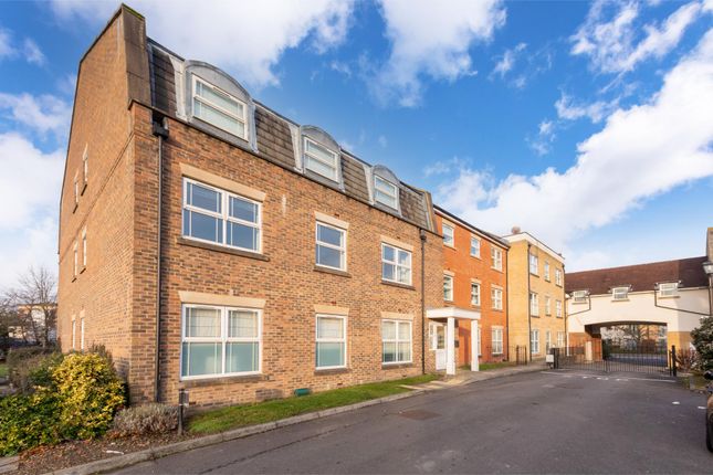 Thumbnail Flat for sale in Clarendon Court, Clarence Road, Windsor Town Centre