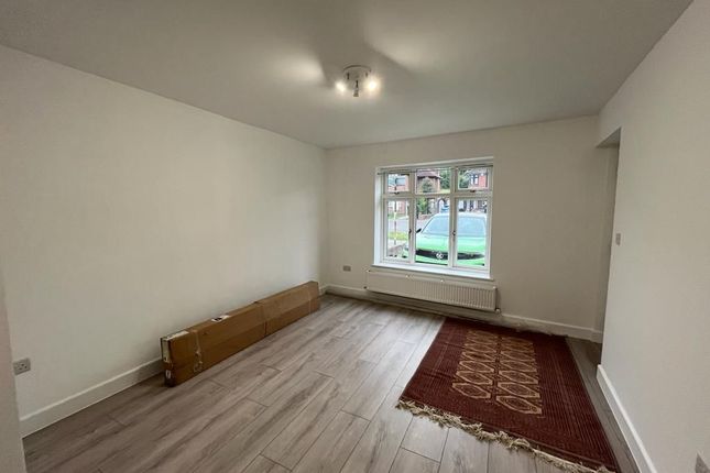 Thumbnail Studio to rent in Mitchley Avenue, South Croydon