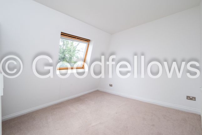 Flat to rent in London Road, Cheam, Sutton