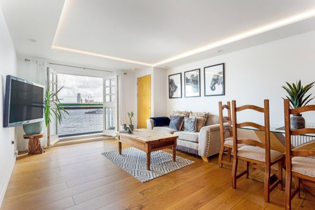 Flat for sale in Cold Harbour, London
