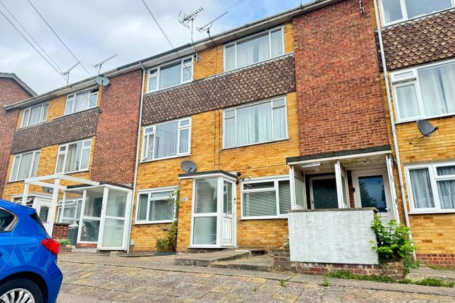 Thumbnail Flat for sale in Scott Avenue, Rainham, Gillingham