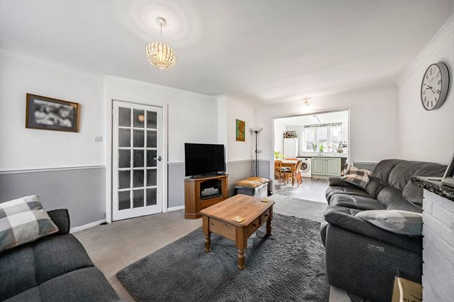 9, Harcourt Close, Isleworth photo 2