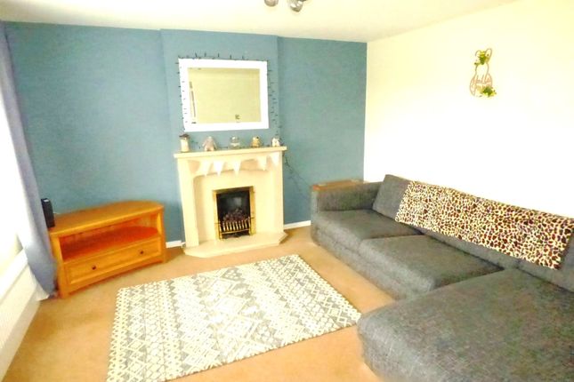 20, Coal Hill Gardens, Leeds photo 4