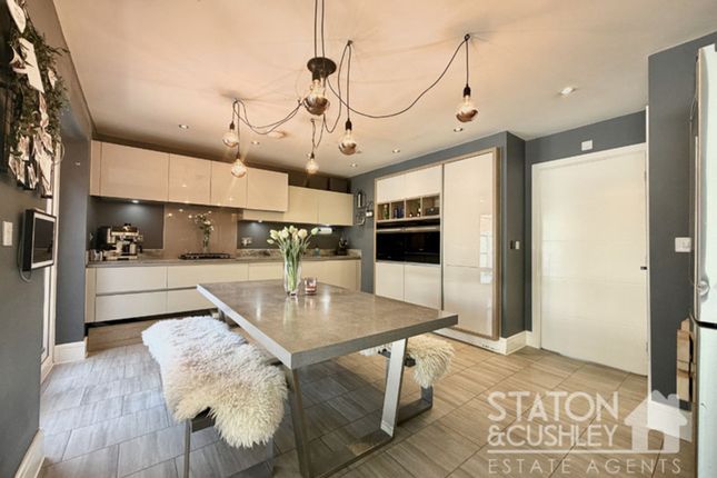 37 Kingfisher Way, Newark photo 3