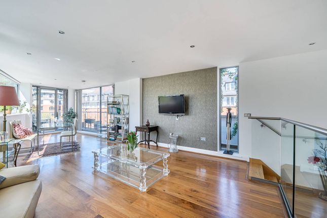 2-bed flat on Upper Tachbrook Street, Pimlico, £725,000