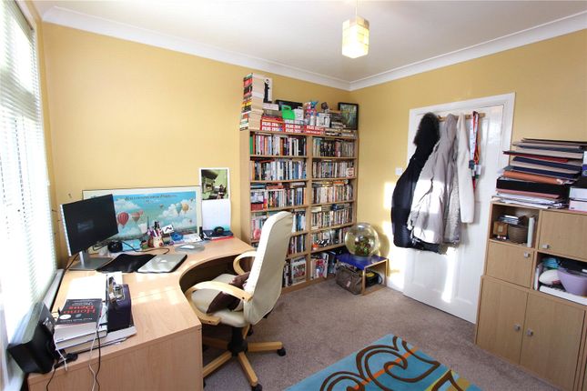 Flat for sale in Berry Close, Winchmore Hill, London