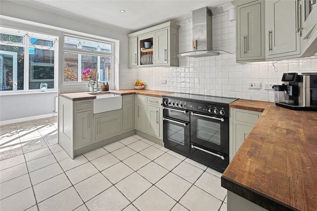 29, Saunders Copse, Woking photo 3