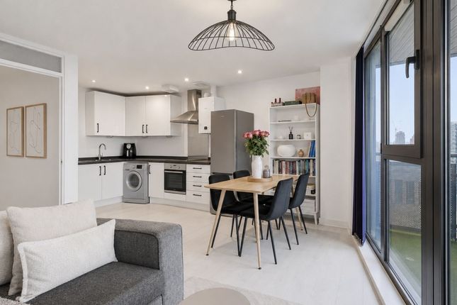 Flat 66, Fondant Court, London photo 3